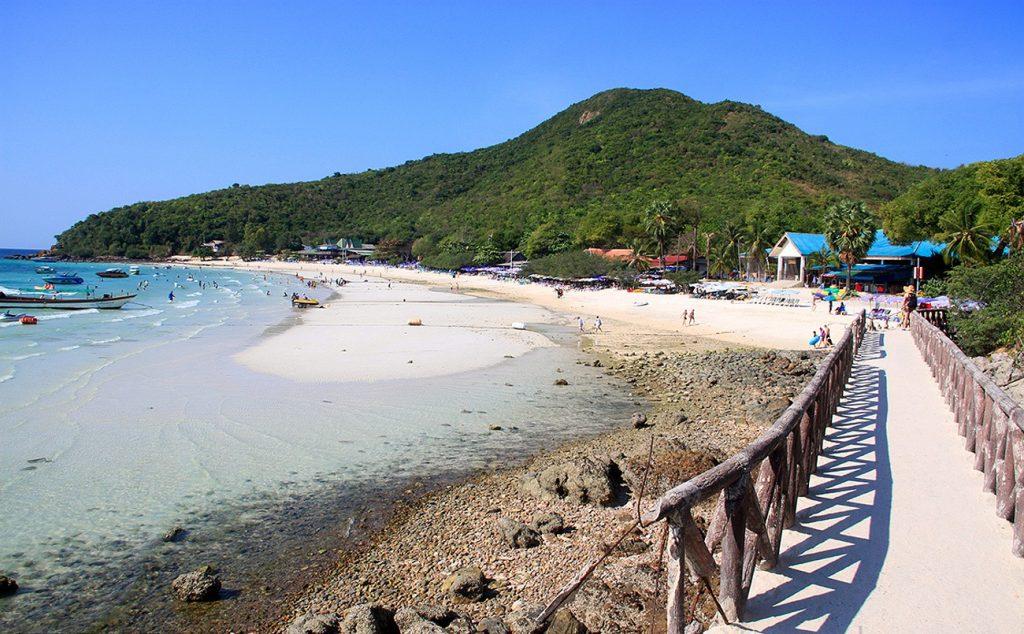 Удобные и практичные пляжи острова Ко Лан позволят насладиться отдыхом