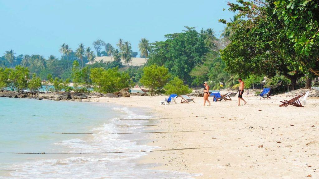 Пляж Клонг Муанг: местоположение, отели и инфраструктура